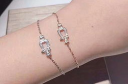 网红小兔手链,时尚潮流新宠，萌动你的指尖